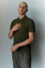 Load image into Gallery viewer, Fred Perry  - M6000 - Shirt in Uniform Green